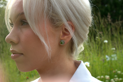 Kesäraunikki-nappikorvikset, eri värejä