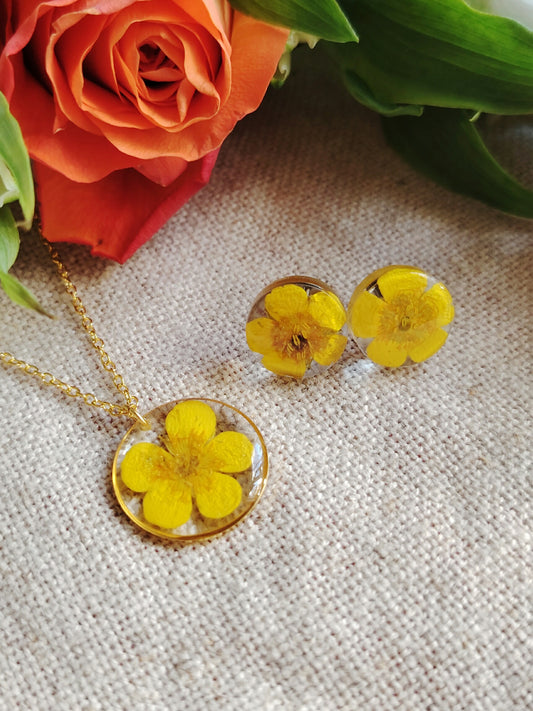 Leinikkisetti: riipus ja nappikorvikset