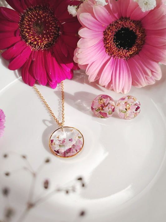 Ruususetti: riipus ja nappikorvikset