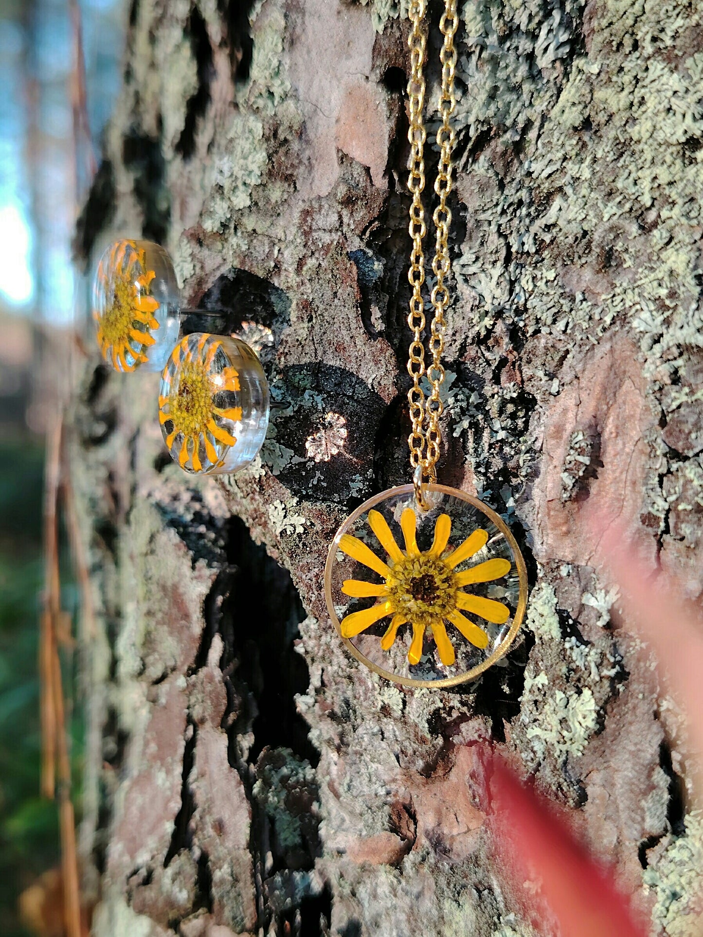 Huovinkukkasetti: riipus ja nappikorvikset